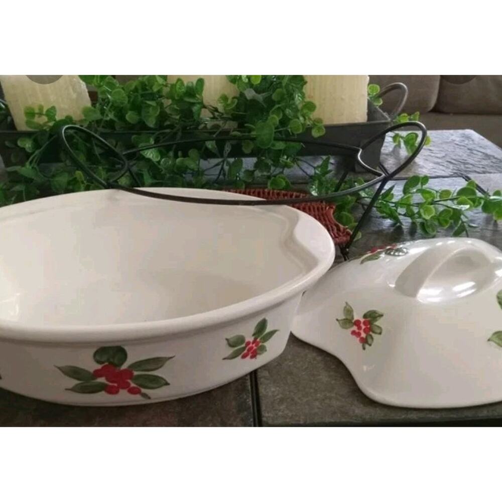 Temp-Tations Presentable Ovenware Christmas Holly Berries Covered Baking Dish